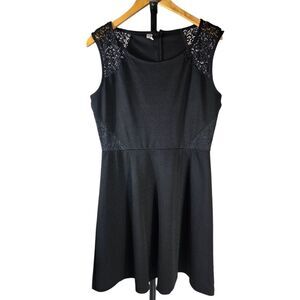 Studio Y Black A-Line Mini Dress Sleeveless Crew Neck